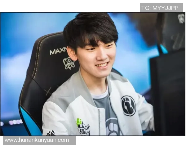 深度对话：从青涩少女到电竞女王赵娜的英雄联盟成长之路